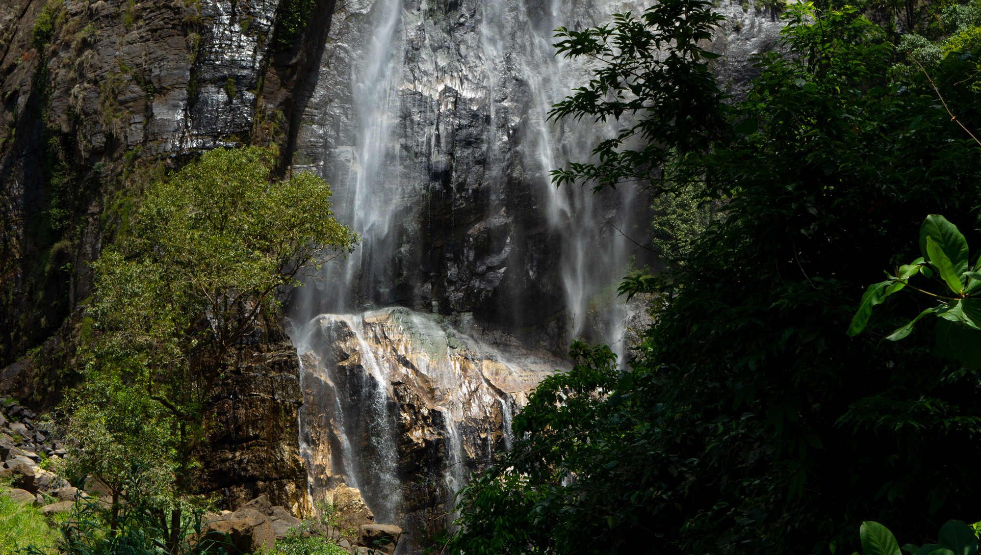 Waterfall_Diyalana_P1090066